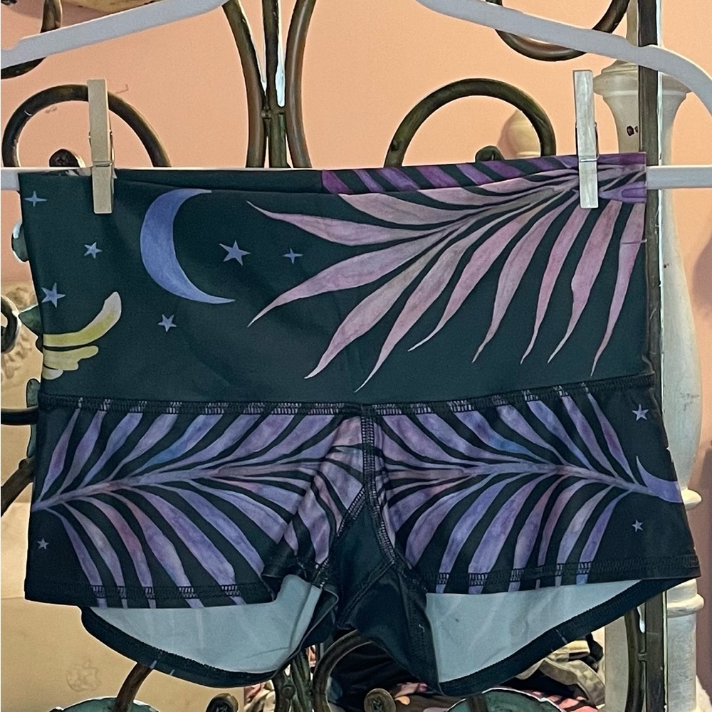Teeki shorts